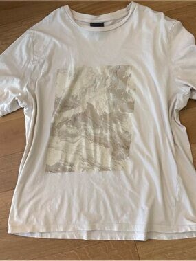 H&M White Tee with Marbled Graphic